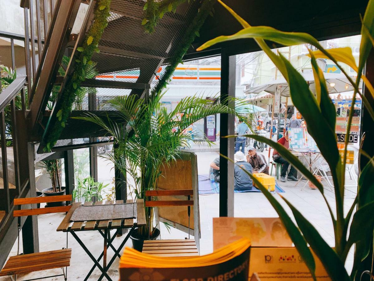 Oasis Cafe And Nap Hostel Bangkok Exterior foto