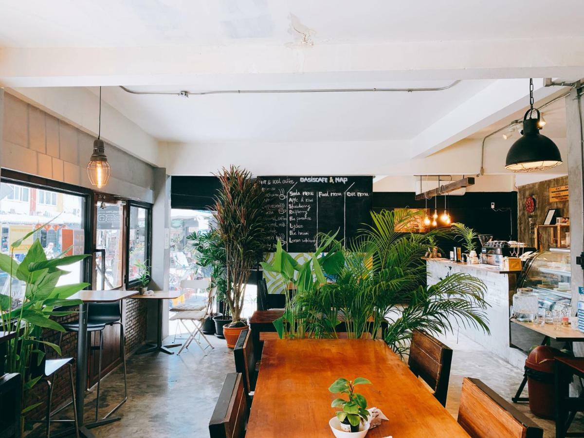 Oasis Cafe And Nap Hostel Bangkok Exterior foto