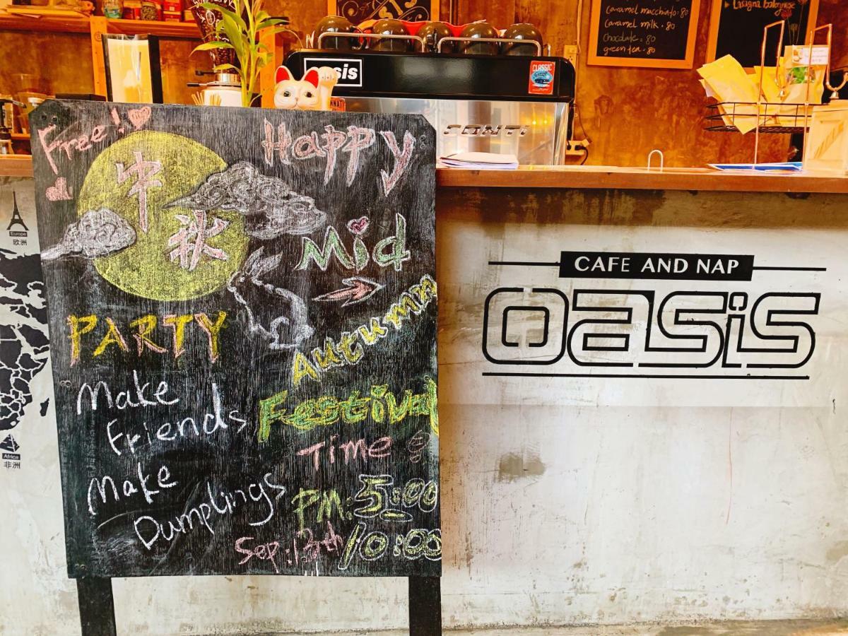 Oasis Cafe And Nap Hostel Bangkok Exterior foto