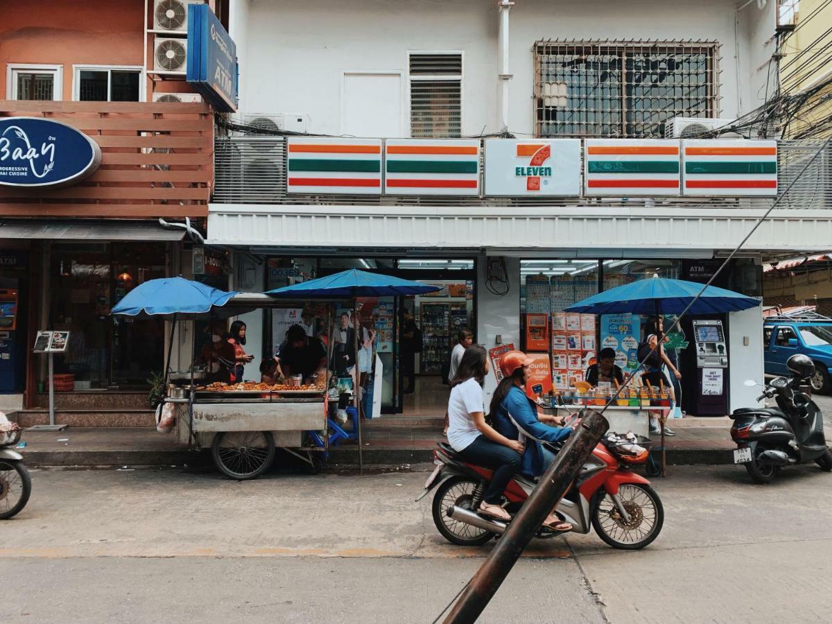 Oasis Cafe And Nap Hostel Bangkok Exterior foto
