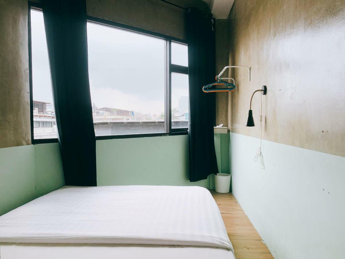 Oasis Cafe And Nap Hostel Bangkok Exterior foto