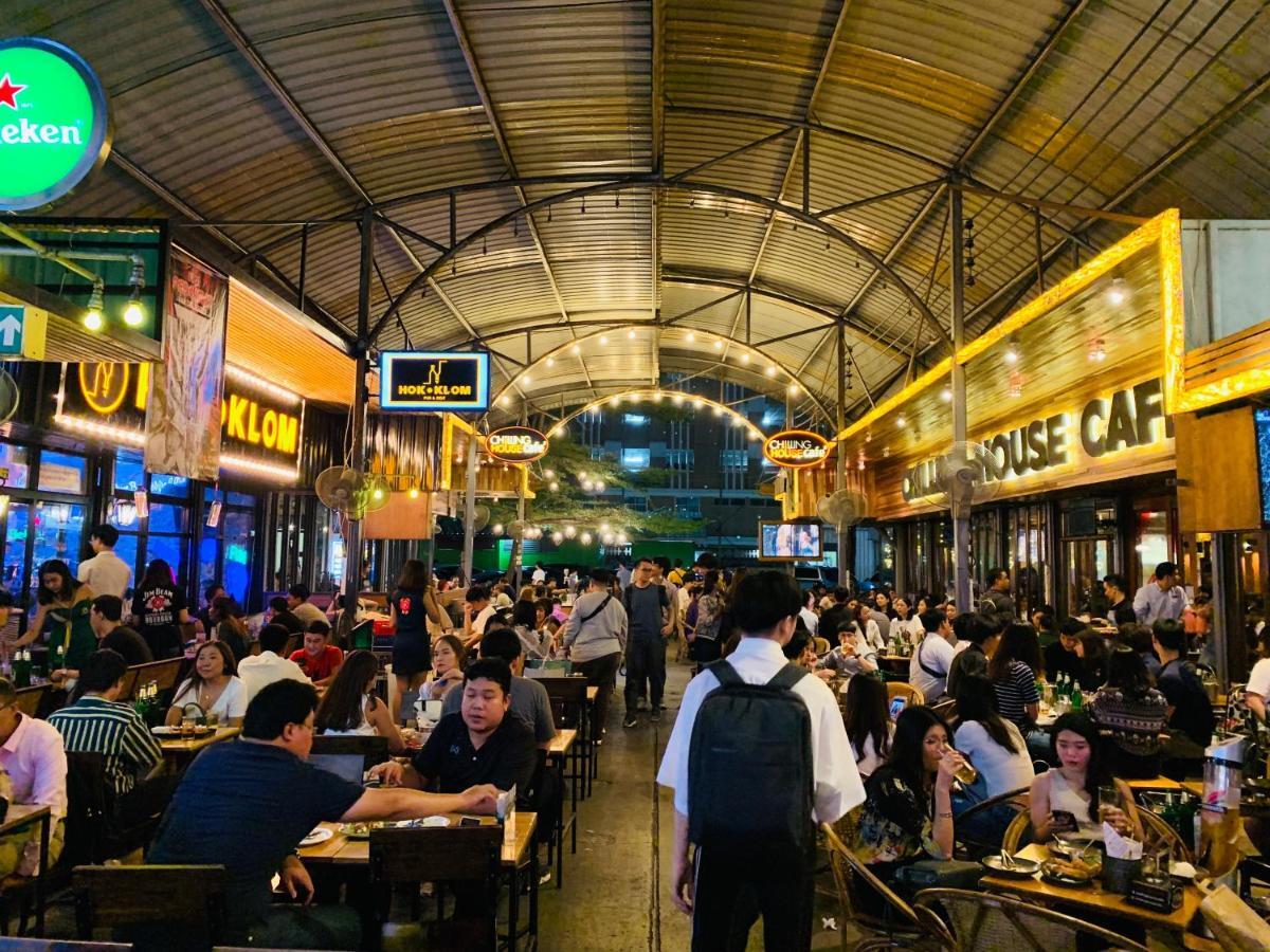 Oasis Cafe And Nap Hostel Bangkok Exterior foto